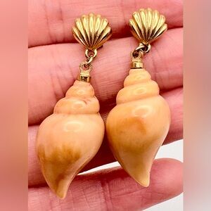 Avon 1975 Sea Shell Peach Conch Shell Dangle Drop Post Earrings